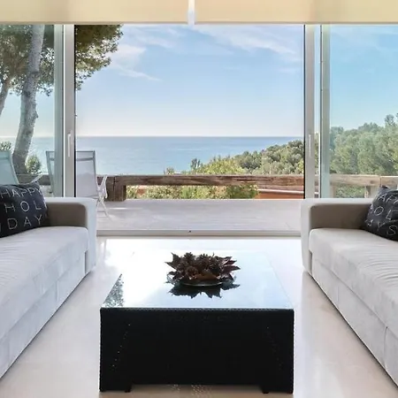 Oliver House Villa